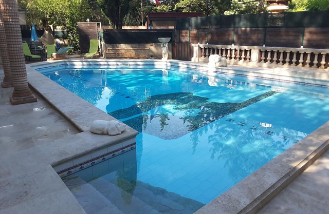 Maison climatisée 2 chambres piscine ouverte de 12h à 19h animaux acceptés