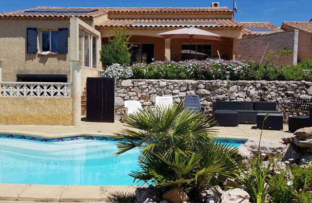 Villa entièrement climatisée avec grande piscine privée