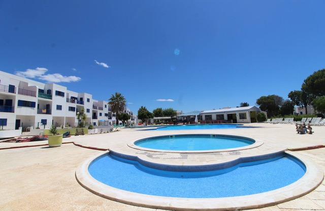 APPARTEMENT CLIMATISÉ AVEC 2 CHAMBRES DANS UNE RESIDENCE AVEC GRANDE PISCINE