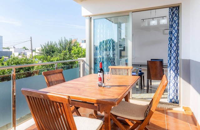 Appartement climatisé avec balcon, piscine et Wi-Fi