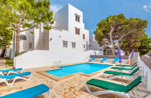 Appartement climatisé avec piscine, Wi-Fi, balcon et à proximité de la plage