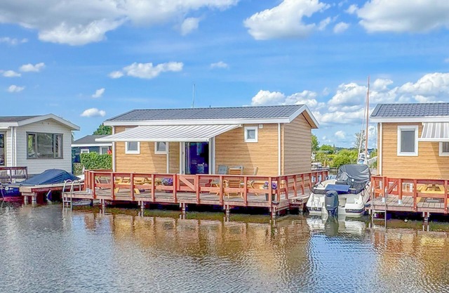 Air-conditioned chalet with waterside terrace