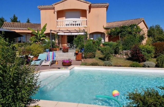 Maison climatisée à la campagne avec piscine chauffée dans le Périgord