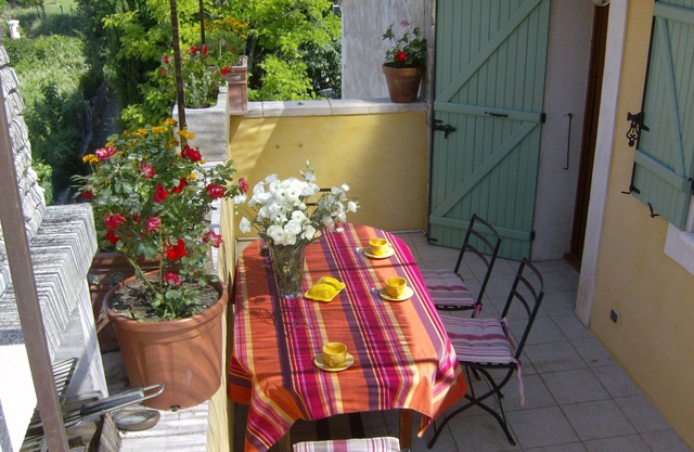 Gite En Campagne Climatisée avec wifi et Terrasse ombragèe face Au Luberon