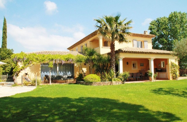 Villa provençale climatisée avec piscine chauffée à Grimaud.