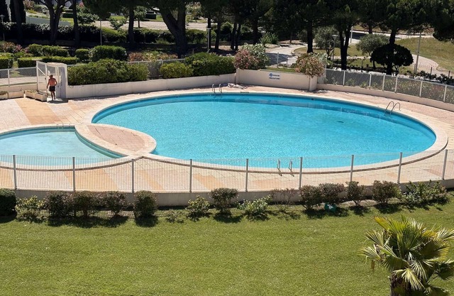 Studio climatisé 30m² avec piscine à 50m de la plage
