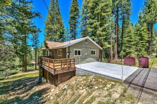Air-Conditioned Tahoe Cabin - Foosball - Forest Views