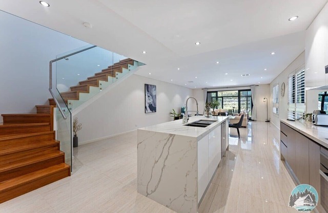 Aircabin - Eastwood - Luxury - 4 Bedrooms House