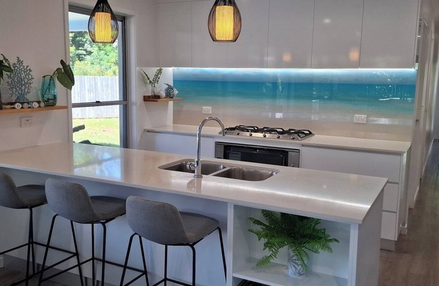 Airlie Beach Family Tropical Retreat w/ large outback entertainment patio & pool