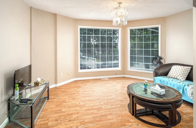 Airport 4BR2BA+Garage Pet friendly