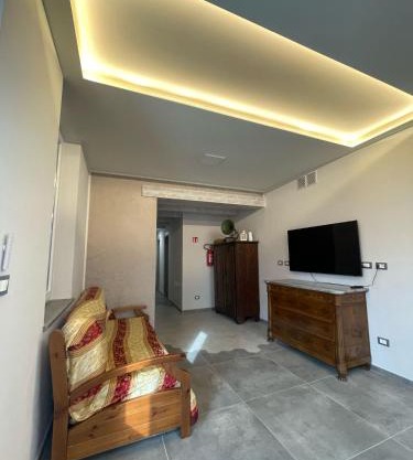 airport apartments camera relax