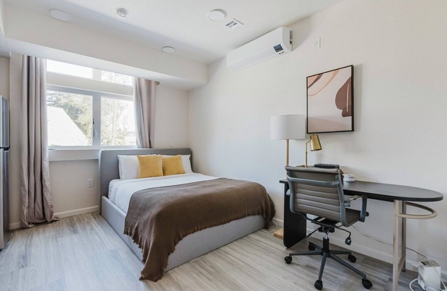 Airy Berkeley Studio w/ W/D & A/C, nr Cafes & Bakeries, by Blueground