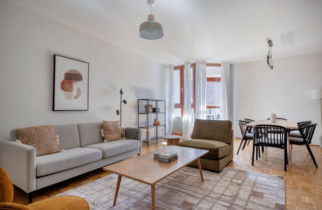 Airy Döbling 3BR w/ Balcony & Elevator, nr Restaurants, by Blueground