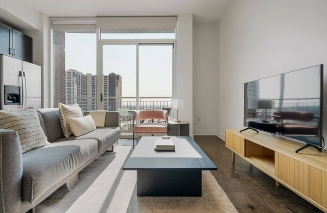 Airy Downtown Austin 1BR w/ Gym, Pool & W/D, nr Rainey St, by Blueground