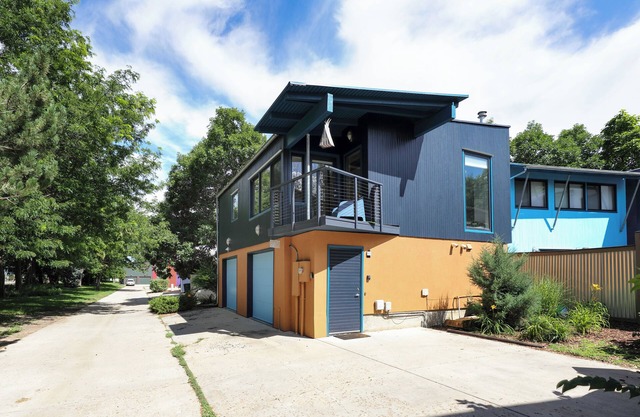 Airy Guesthouse - Walkable Neighborhood Coffe Shop / Restaurants /Bakery