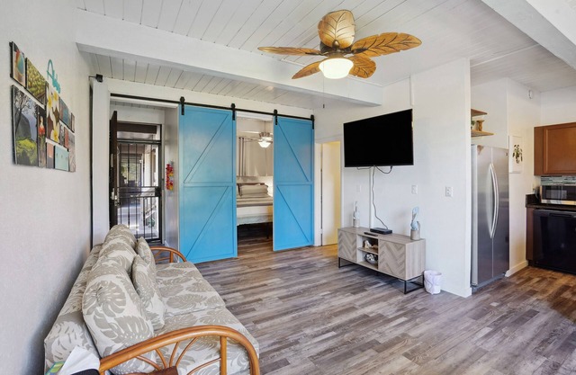 Airy Kailua-Kona Condo < 1 Mi to Beach + Town