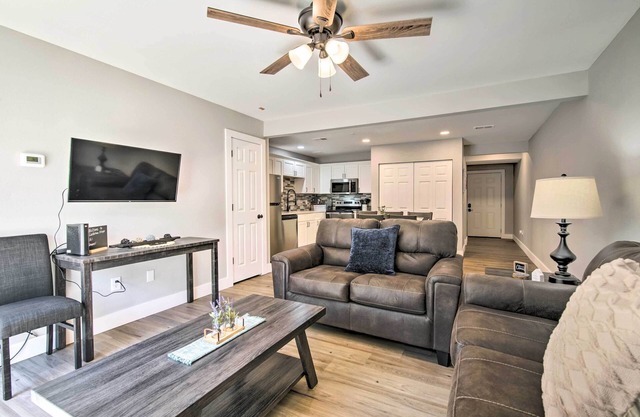 Airy Townhome: Close to Kayaking & Boating!