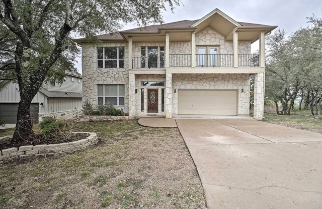 Airy Villa in Austin w/ Badminton/Volleyball Court