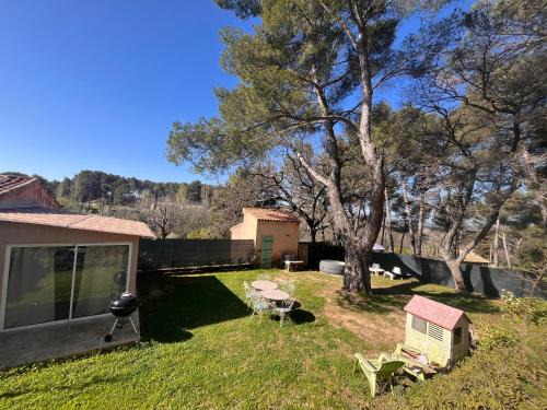 Aix-en-Provence, Maison provençale au calme de la campagne avec Jacuzzi