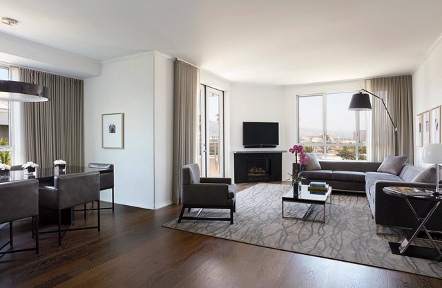 AKA Residences Sprawling Penthouse w/ Full Kitchen, Patio & WiFi