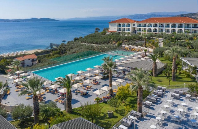 Akrathos Beach Hotel