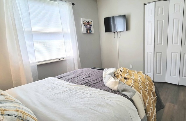 Akron - Modern & Cozy Home