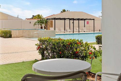 AL117 -Resort Pool-Beach Tennis court- 2BR condo-Close to Palm Beach