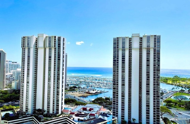 Ala Moana Hotel 13th FL R0 Studio - 2Double Beds 4Person