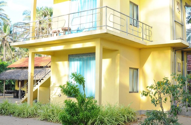 Alankuda Dolphin Village Hotel