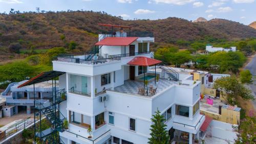 Alaya Stays Kodiyat Pet-Friendly Rooms With Views of Sajjangarh Palace & Plunge Pool