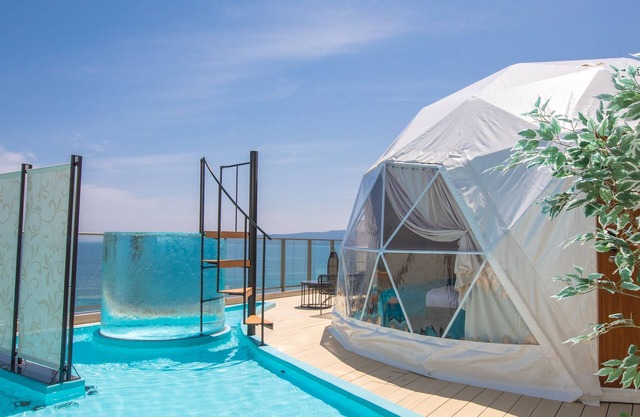 ALBAHOTELANDGLAMPING