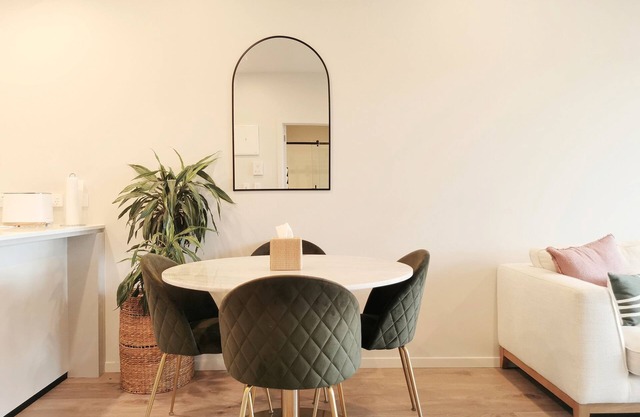 Albany Centre - 2 Bedrooms with Free Carpark - Walk to mall and Bus station