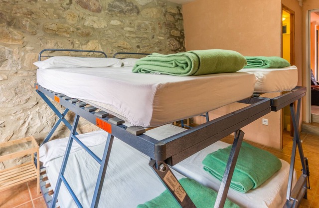 Alberg La Solana - B12 - Habitación Cuádruple - 2 Literas Extensibles (4 Adultos)