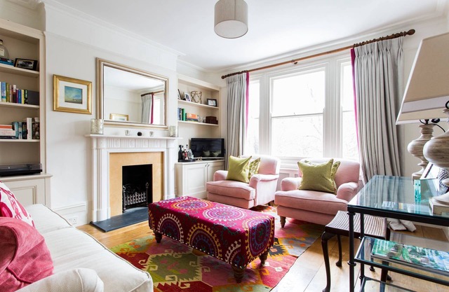 Albert Bridge Road II by onefinestay