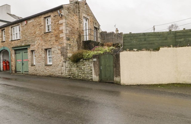 ALE COTTAGE, Animaux acceptés, avec feu ouvert à Ireby, Réf 972284