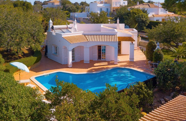 Jusqu'à 20% de réduction Alegre- Villa moderne avec piscine privée, jeux, climatisation, tv satellite, barbecue
