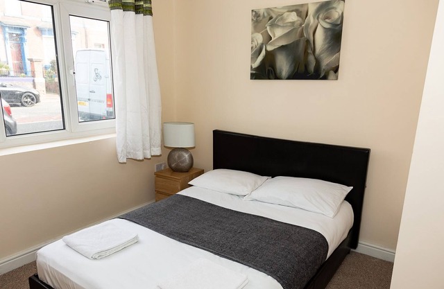 Alexander Apartments Double Rooms-Shared Bathroom