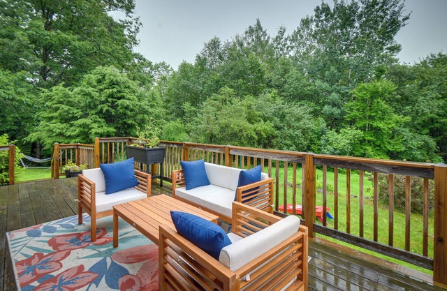 Alexandria Cabin w/ Patio, Grill & Deck