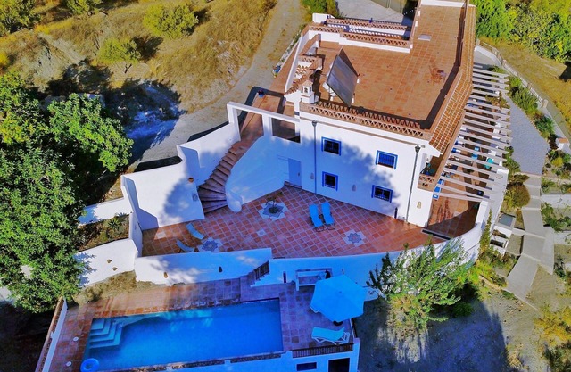 Algarrobo Azul est une magnifique maison avec sa propre piscine et des vues fantastiques.