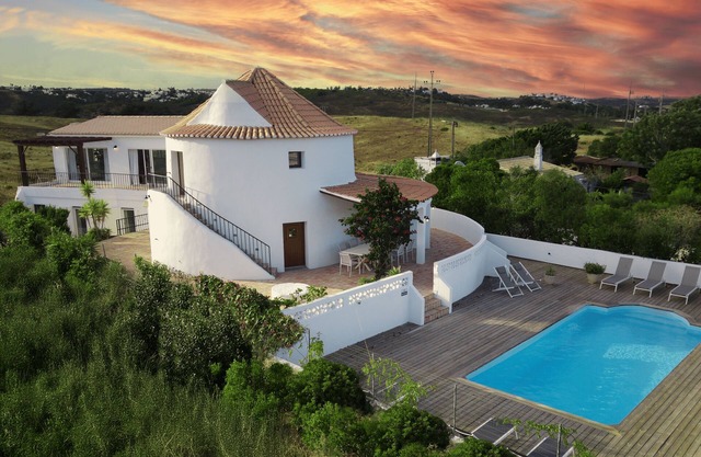 Algarve Windmill, Large Villa & Pool. 2000m to the Beach