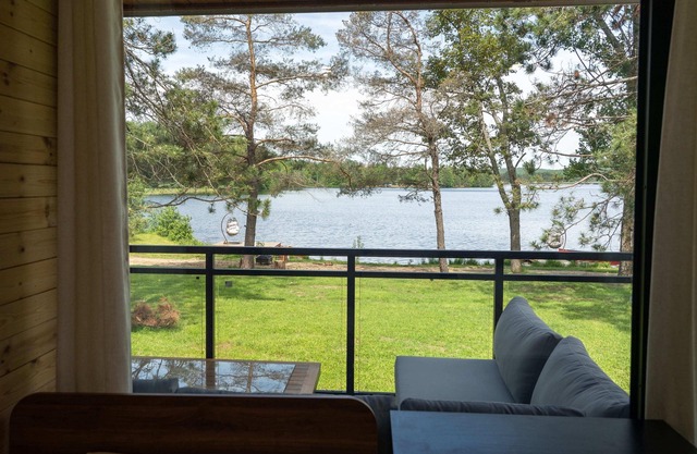 Algonquin's Edge Resort | Waterfront 8