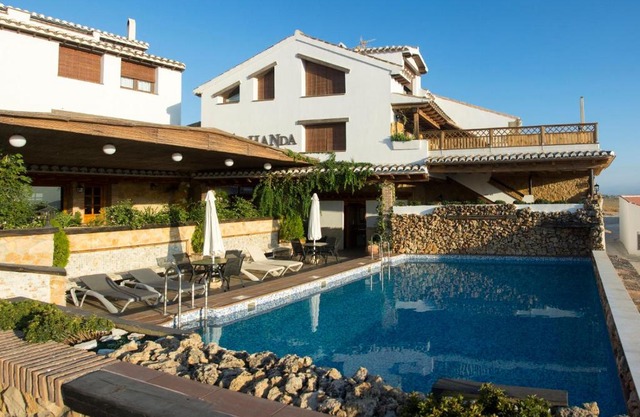 Alhanda Apartahotel