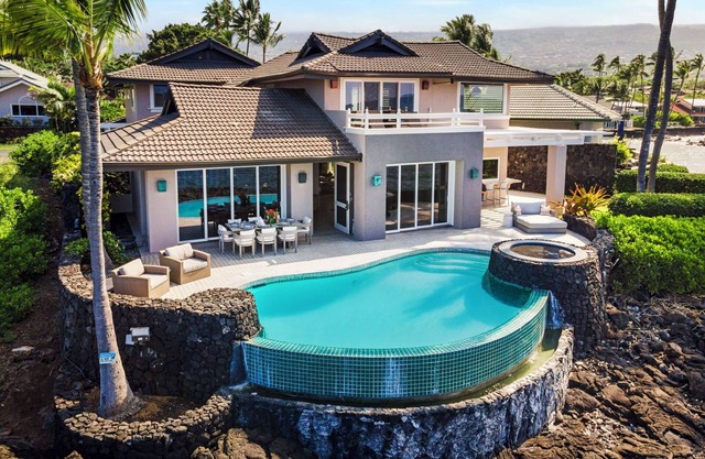 Grande maison privée en bord de mer, avec piscine et spa, vues spectaculaires sur l'océan et couchers de soleil tous les jours. Ali'i Point.