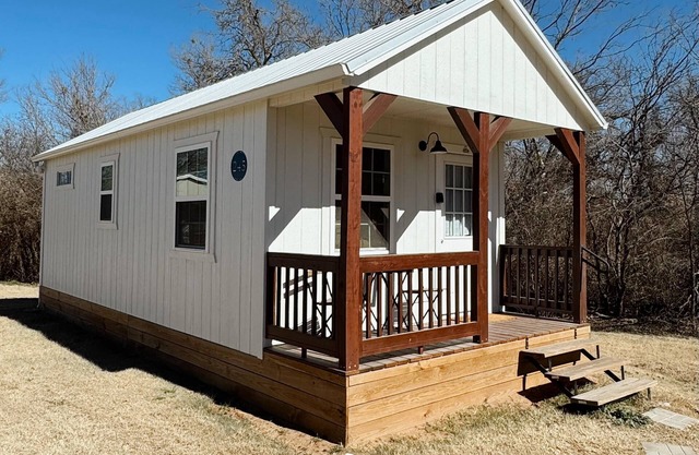 Alice - Fully Furnished 4 Person Cottage for short or mid-term stays