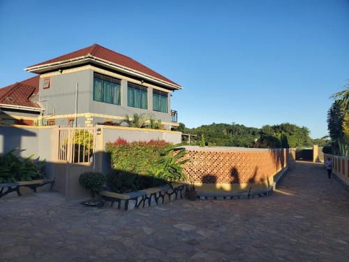 Alice Gardens & Campsite