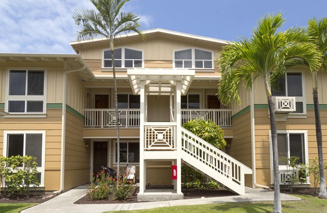 Alii Cove Top Floor Unit avec vue sur l'océan et à pied de la ville et de la plage