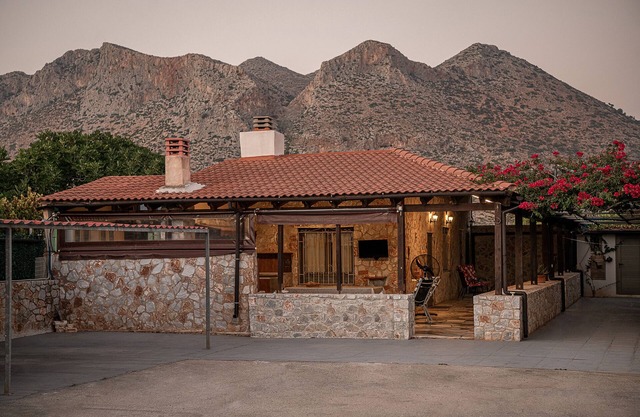 Alkistis Cottage House, Shared Pool, Special Bbq, Garden, Close to Sandy Beach