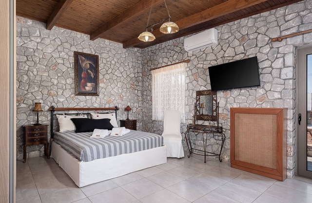 Alkistis Rustic Chalet With Shared Pool, Garden, Bbq, Close to Sandy Beach