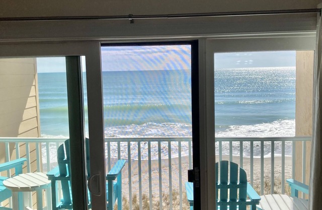 “All ABOUT THE VIEW” A Cozy Oceanfront 1BR 1B Condo With Amazing Ocean Views!