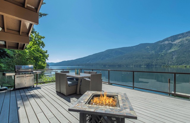 Cabine au bord du lac avec bain à remous, quai privé sur le lac Wenatchee